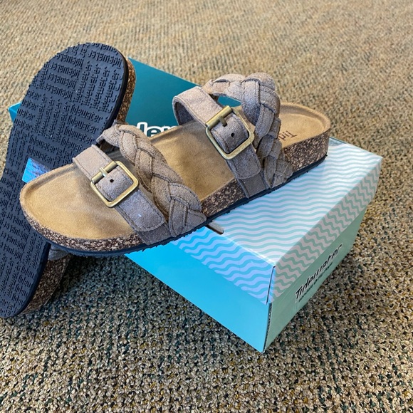 New Tidewater Sandels - Picture 3 of 5